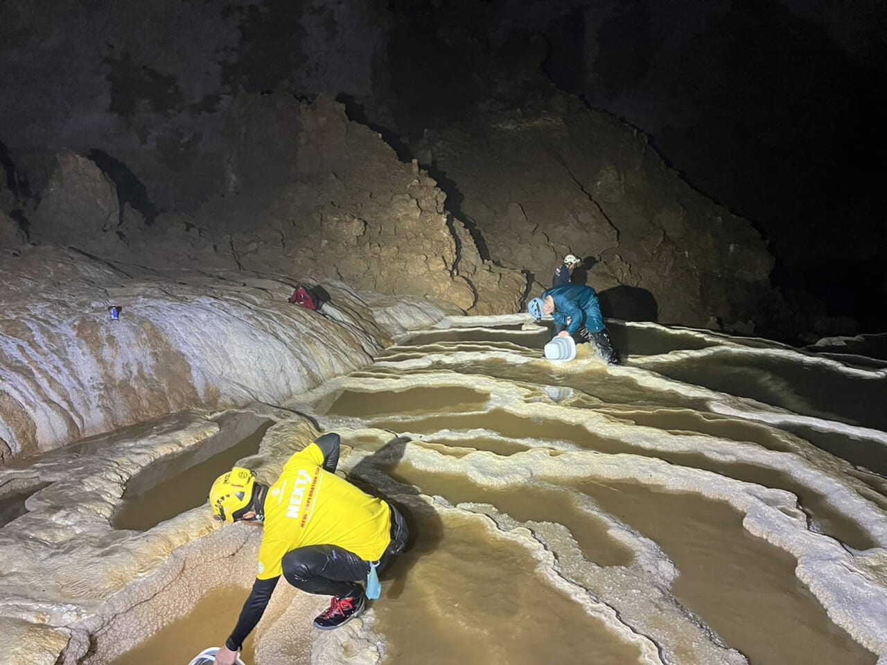 豪雨被害の銀水洞、作業続く 復旧へ寄付呼び掛け 知名町｜地域｜南海日日新聞